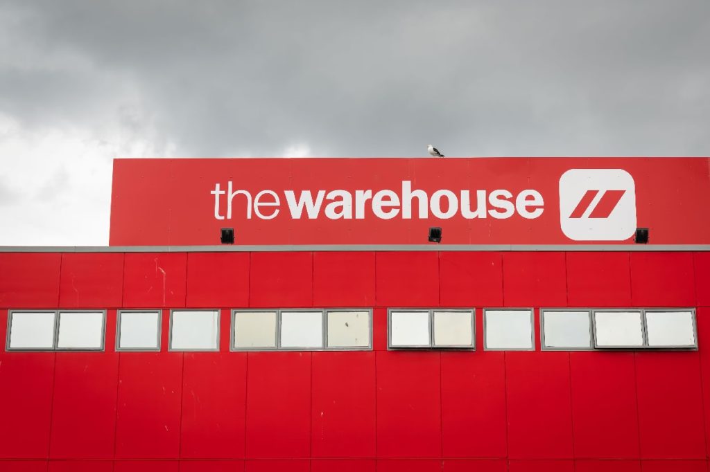 The warehouse, Australian private equity firm bids, The Warehouse retail group, New Zealand, 