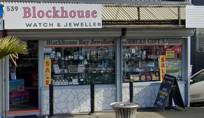 Auckland, Blockhouse Bay jeweller store robbery, Aggravated robbery, New Zealand,