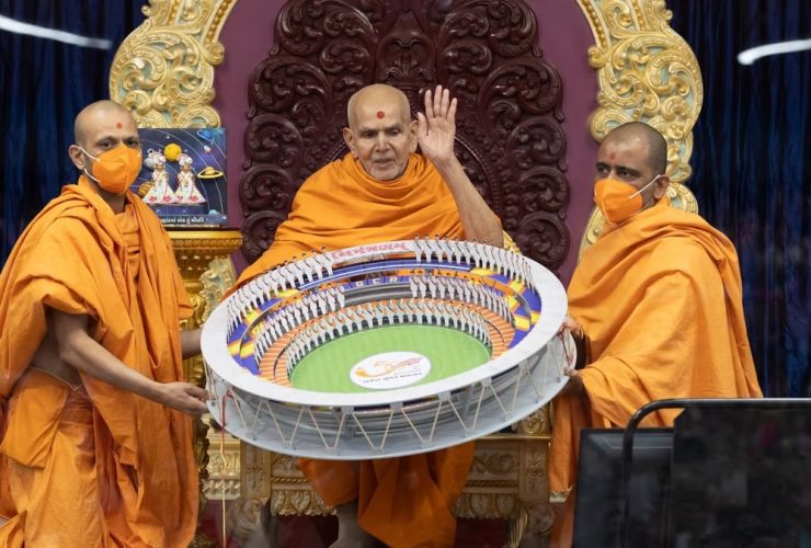 BAPS Karyakar Suvarna Mahotsav, Ahmedabad, Narendra Modi Stadium, Swaminarayan Sanstha, Pramukh Swami Maharaj, Mahant Swami Maharaj,