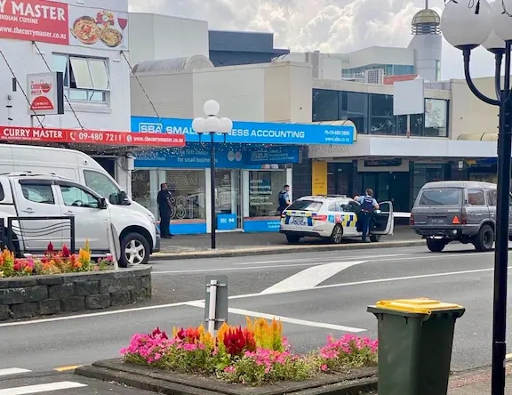 Auckland, North shore, Birkenhead, ATM van robbed,