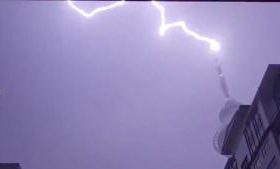 Auckland Lightning, Sky Tower, Thunderstorm, Heavy Rain, Met Service,