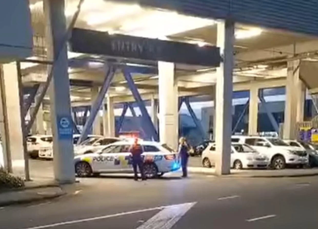 Lynnmall, Auckland Police, Gunshot, Person of Interest,