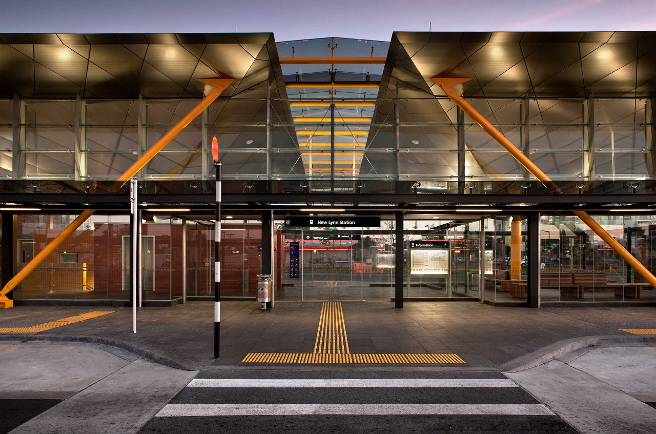 New lynn Train Station, Auckland, Robbery incident,